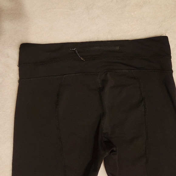 LULULEMON crop black leggings. Missing size tag but perfect condition - Picture 6 of 13